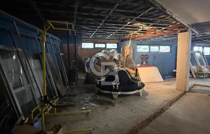 YOMRA MERKEZDE CANLI KONUMDA İŞ MERKEZİ İÇERİSİNDE 200 M² DÜKKAN FIRSATI 