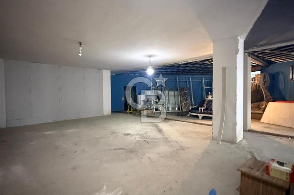 YOMRA MERKEZDE CANLI KONUMDA İŞ MERKEZİ İÇERİSİNDE 200 M² DÜKKAN FIRSATI 