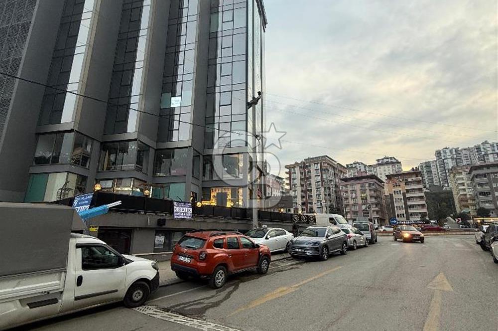 YOMRA MERKEZDE CANLI KONUMDA İŞ MERKEZİ İÇERİSİNDE 200 M² DÜKKAN FIRSATI 