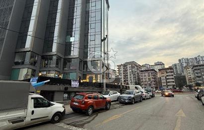 YOMRA MERKEZDE CANLI KONUMDA İŞ MERKEZİ İÇERİSİNDE 200 M² DÜKKAN FIRSATI 