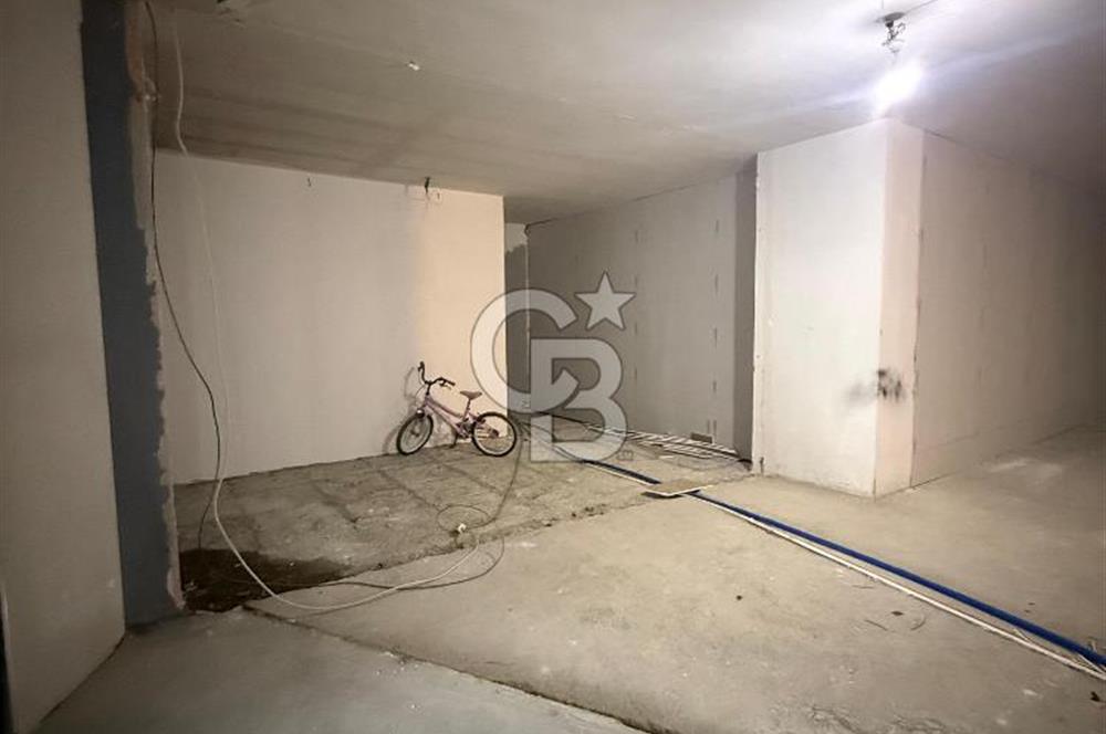 YOMRA MERKEZDE CANLI KONUMDA İŞ MERKEZİ İÇERİSİNDE 200 M² DÜKKAN FIRSATI 