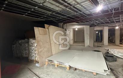 YOMRA MERKEZDE CANLI KONUMDA İŞ MERKEZİ İÇERİSİNDE 200 M² DÜKKAN FIRSATI 