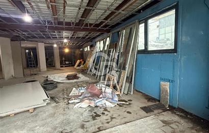 YOMRA MERKEZDE CANLI KONUMDA İŞ MERKEZİ İÇERİSİNDE 200 M² DÜKKAN FIRSATI 