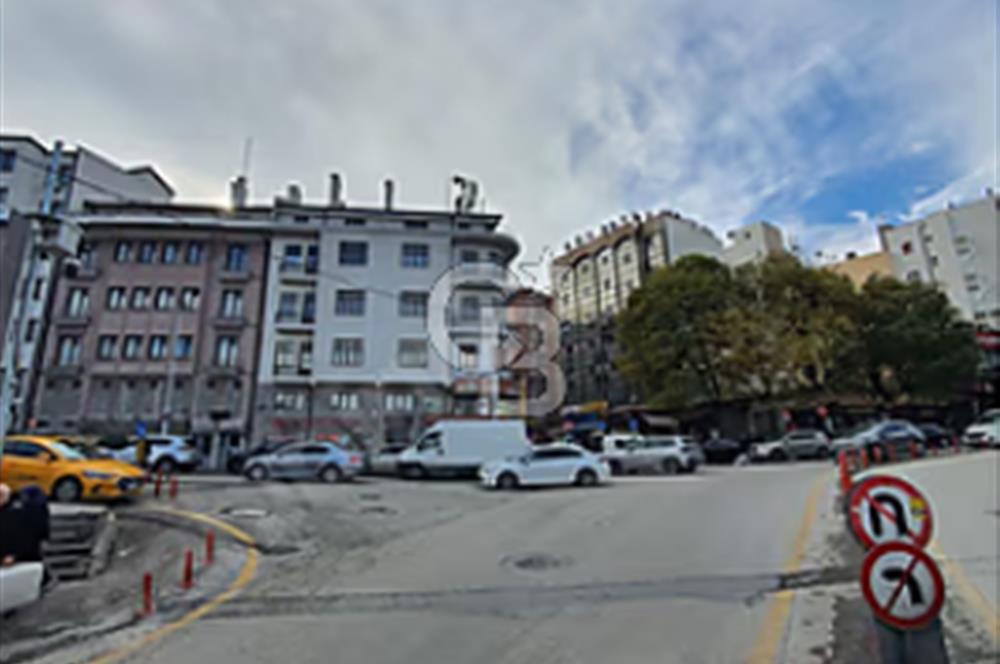 Ulus-Konya Sokak'ta 2400 m² Satılık Ticari Tarihi İş Hanı