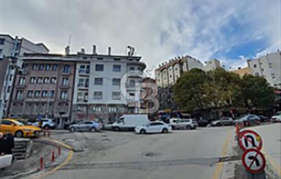 Ulus-Konya Sokak'ta 2400 m² Satılık Ticari Tarihi İş Hanı