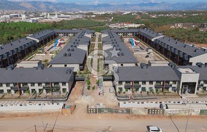 SUN CITY ANTALYADA BAHÇELİ, VİLLA KONFORUNDA 1+1 SATILIK DAİRE