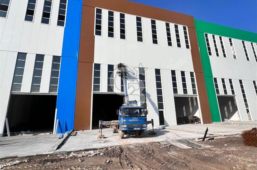 OVİNYUM ALÜMİNYUMCULAR SİTESİNDE KİRALIK 584M2 DÜKKAN