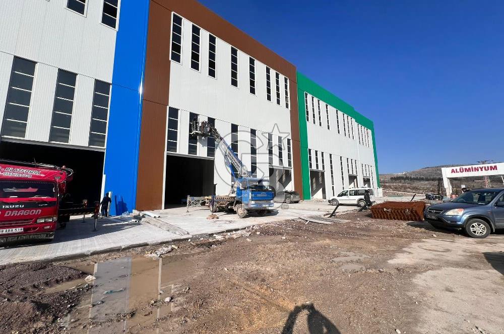 OVİNYUM ALÜMİNYUMCULAR SİTESİNDE KİRALIK 584M2 DÜKKAN