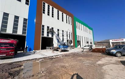 OVİNYUM ALÜMİNYUMCULAR SİTESİNDE KİRALIK 584M2 DÜKKAN