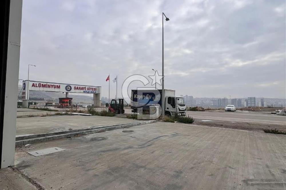 OVİNYUM ALÜMİNYUMCULAR SİTESİNDE KİRALIK 584M2 DÜKKAN