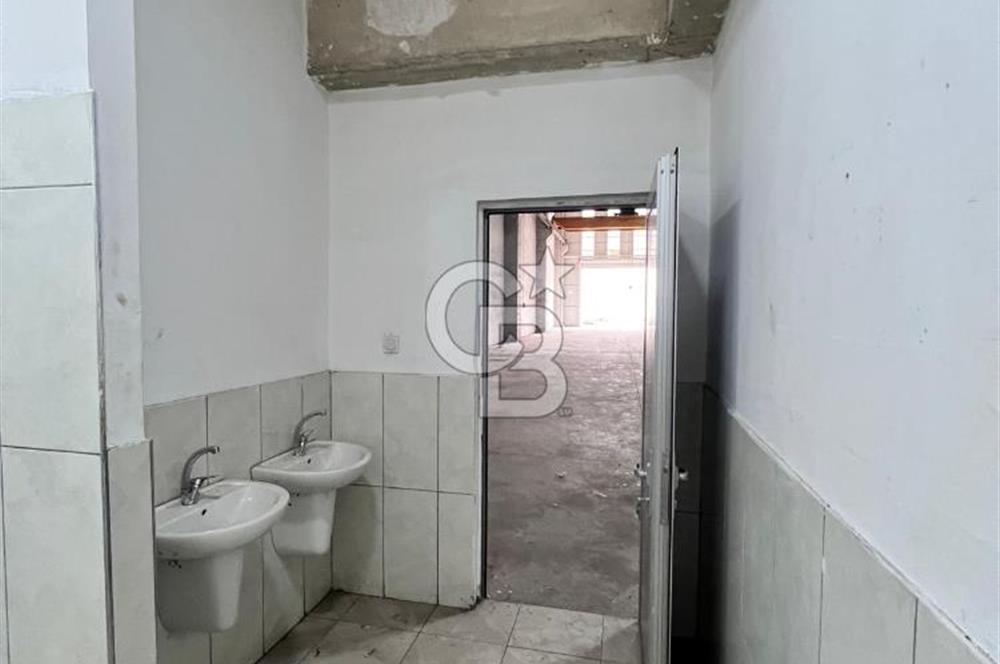 OVİNYUM ALÜMİNYUMCULAR SANAYİ SİTESİNDE KİRALIK 988M2 DÜKKAN