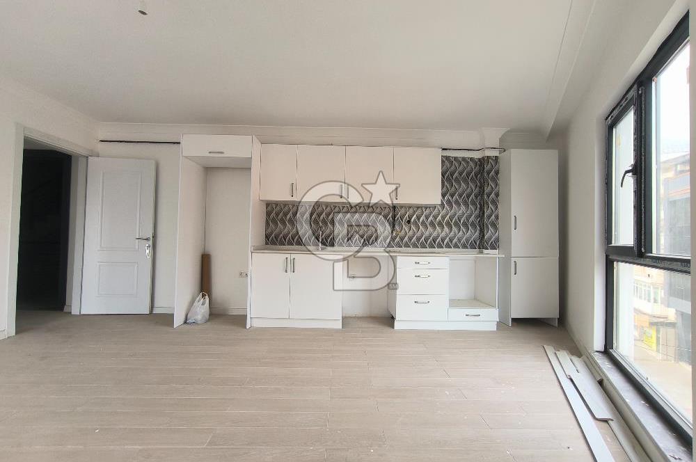 İZMİT MEHMETALİPAŞA'DA CADDE ÜZERİ KİRALIK 1+1 55 m. OFİS