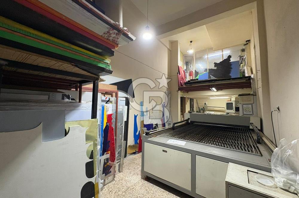 ŞİRİNYER İZBANA YÜRÜME MESAFESİNDE, OTOPARKI OLAN BATARLI DÜKKAN