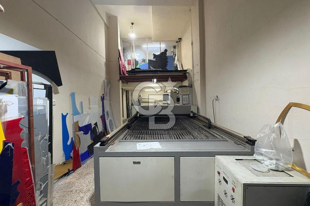 ŞİRİNYER İZBANA YÜRÜME MESAFESİNDE, OTOPARKI OLAN BATARLI DÜKKAN