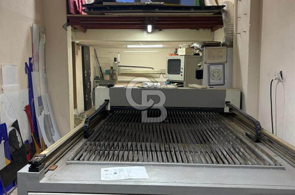 ŞİRİNYER İZBANA YÜRÜME MESAFESİNDE, OTOPARKI OLAN BATARLI DÜKKAN