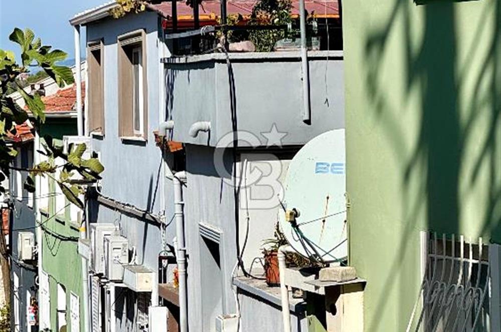 URLA'NIN MERKEZİNDE İKİ KATLI EV