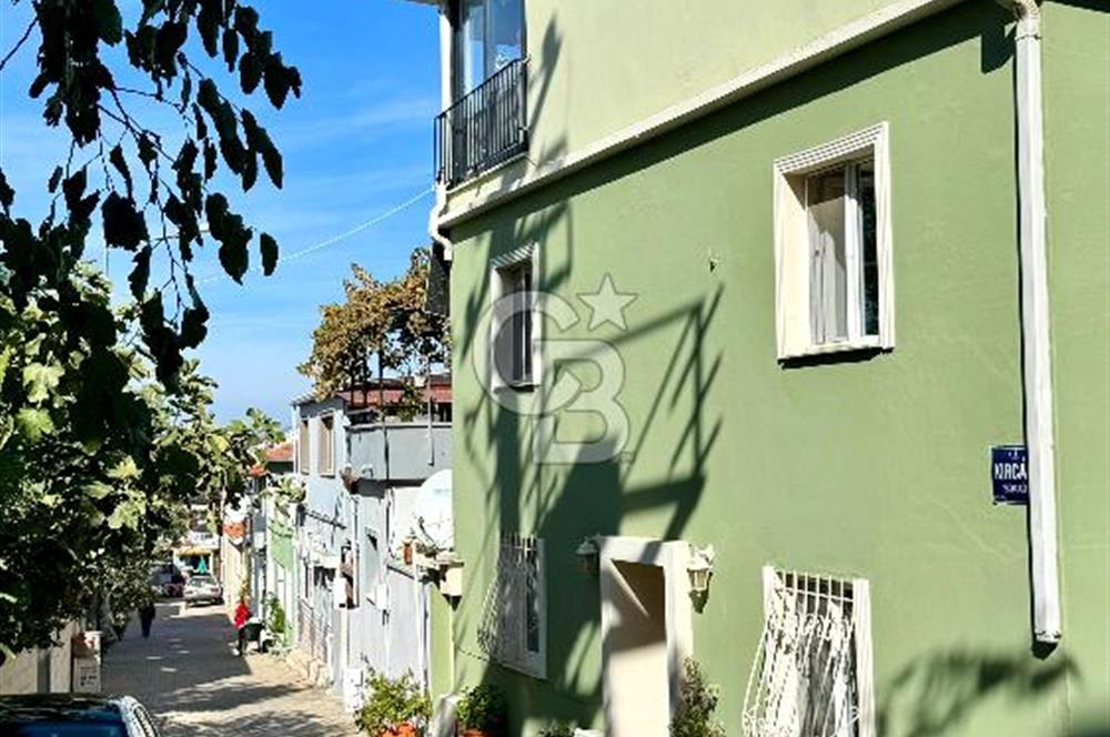 URLA'NIN MERKEZİNDE İKİ KATLI EV