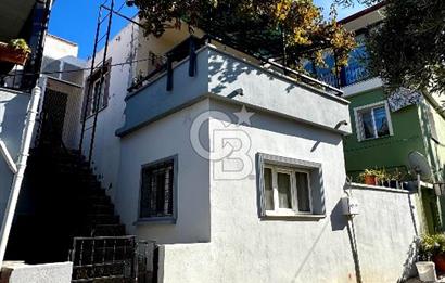 URLA'NIN MERKEZİNDE İKİ KATLI EV