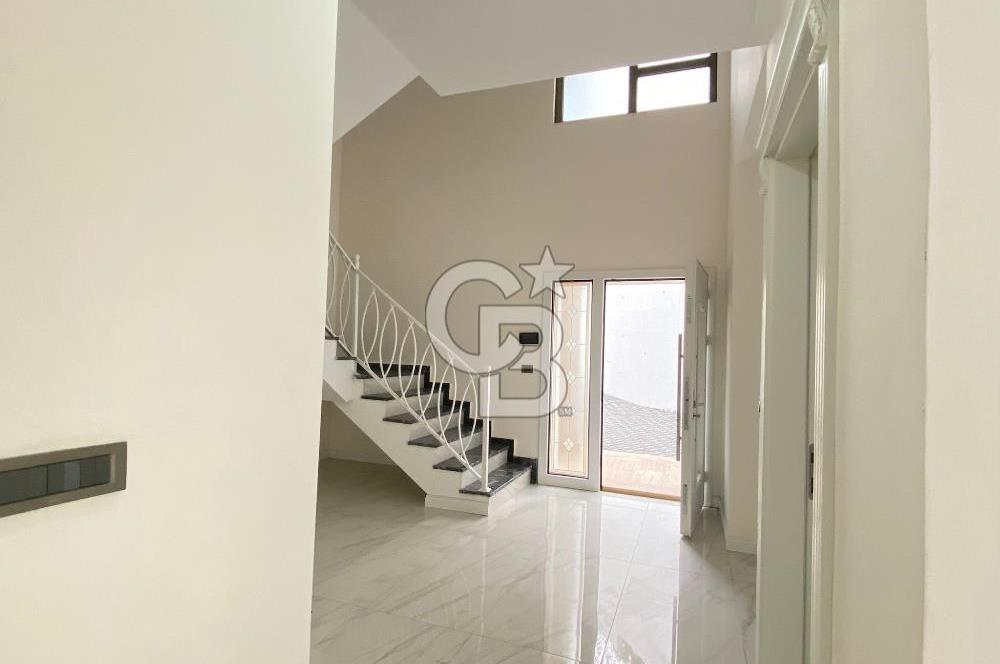 BAŞİSKELE YUVACIK'TA PANOROMİK ŞEHİR MANZARALI 4+1 LÜKS VİLLA
