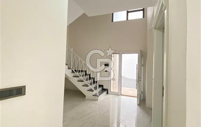 BAŞİSKELE YUVACIK'TA PANOROMİK ŞEHİR MANZARALI 4+1 LÜKS VİLLA