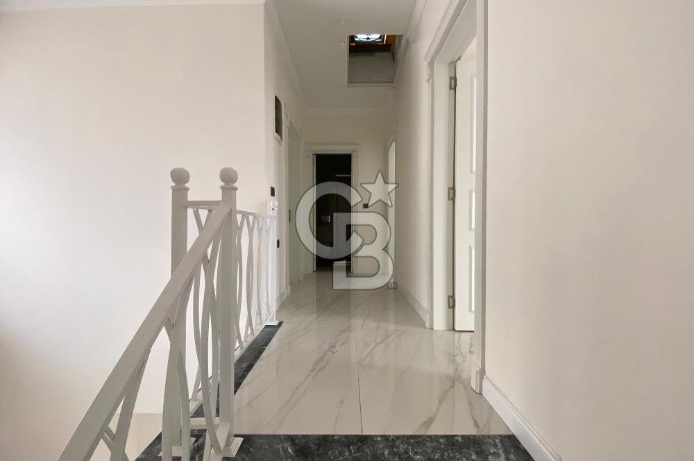 BAŞİSKELE YUVACIK'TA PANOROMİK ŞEHİR MANZARALI 4+1 LÜKS VİLLA