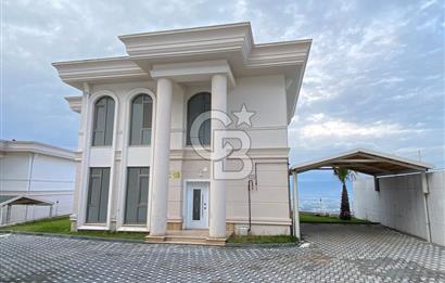 BAŞİSKELE YUVACIK'TA PANOROMİK ŞEHİR MANZARALI 4+1 LÜKS VİLLA