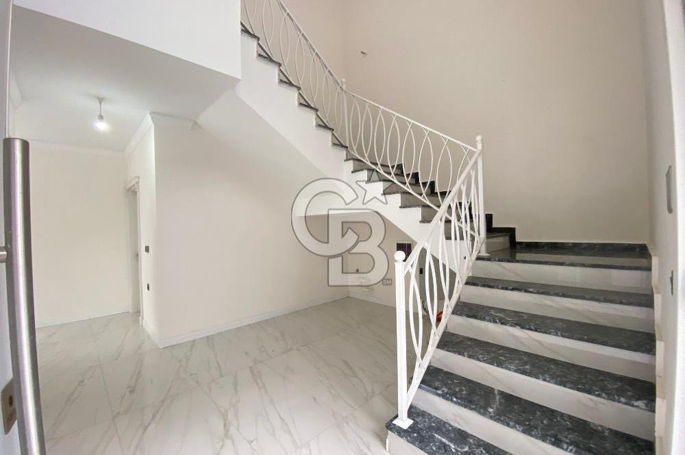 BAŞİSKELE YUVACIK'TA PANOROMİK ŞEHİR MANZARALI 4+1 LÜKS VİLLA