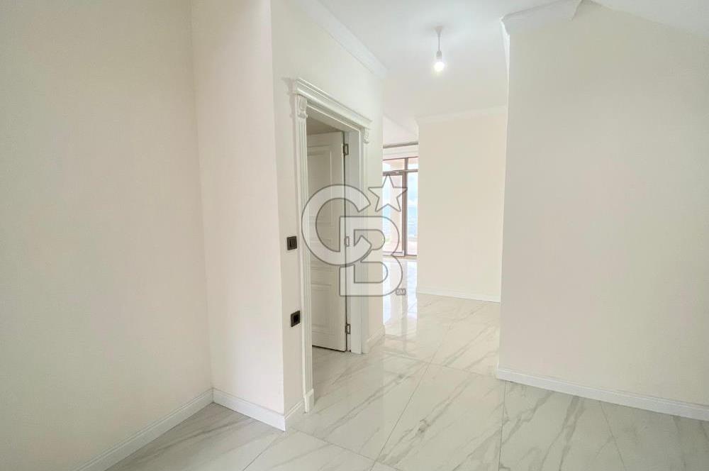 BAŞİSKELE YUVACIK'TA PANOROMİK ŞEHİR MANZARALI 4+1 LÜKS VİLLA