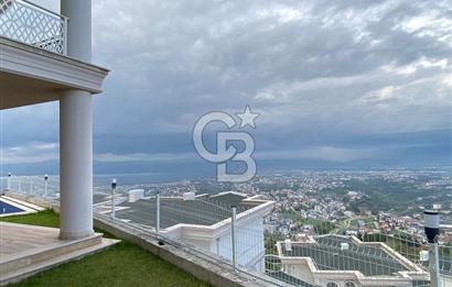 BAŞİSKELE YUVACIK'TA PANOROMİK ŞEHİR MANZARALI 4+1 LÜKS VİLLA
