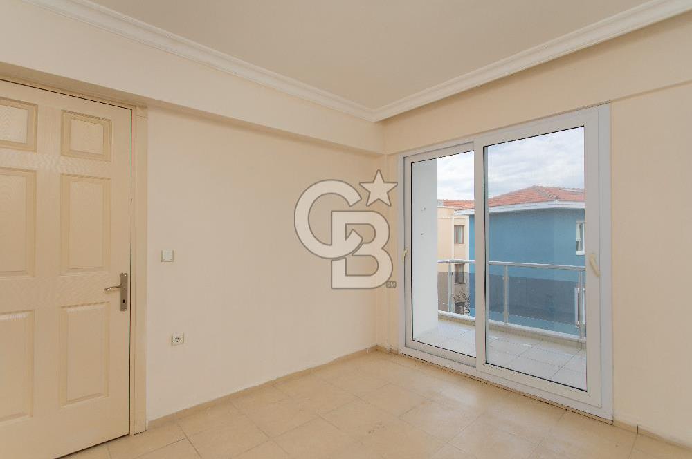 Yenifoça Ana Cadde Üzeri Merkezi Konumda 3+1 Satılık Daire