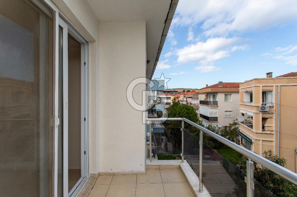 Yenifoça Ana Cadde Üzeri Merkezi Konumda 3+1 Satılık Daire