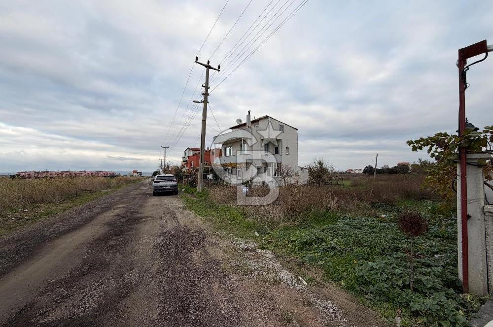 LAPSEKİ ÇARDAK’TA BOĞAZ GÖREN UYGUN FİYATLI VİLLA ARSASI