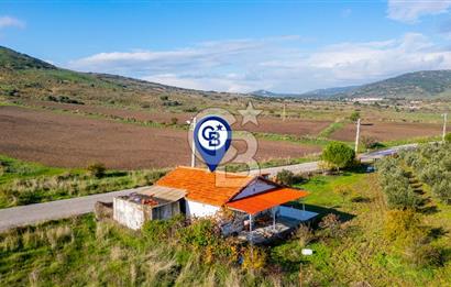 Foça Yenibağarası Mahallesinde Satılık Tarla ve Ev
