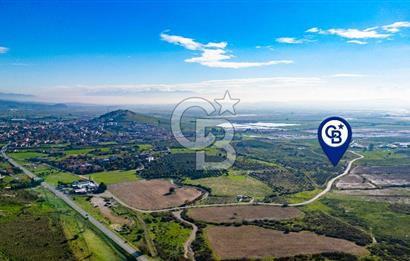 Foça Yenibağarası Mahallesinde Satılık Tarla ve Ev