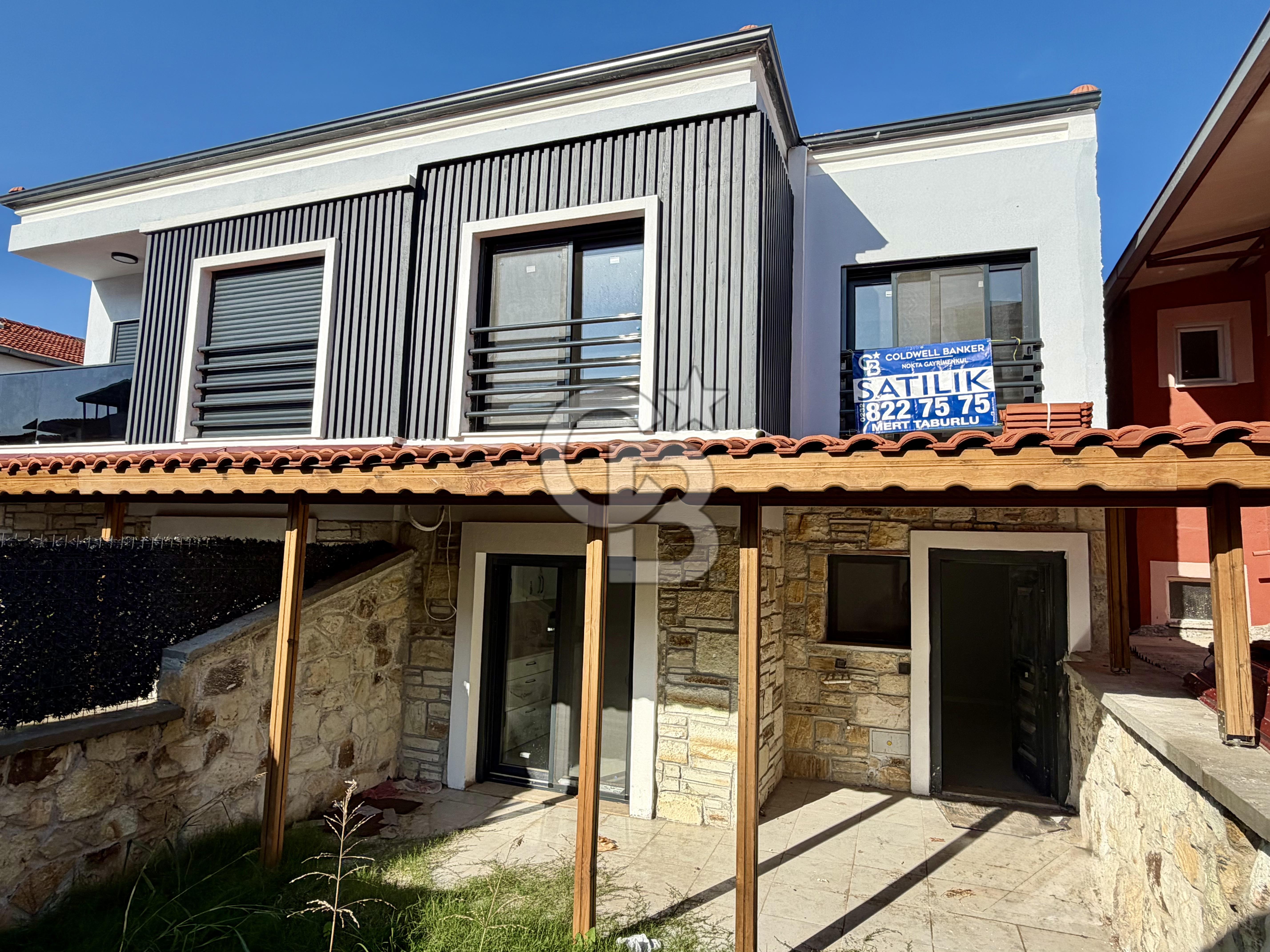 Foça Bağarası Kazım Dirik Mah. Satılık 2+1 Dubleks