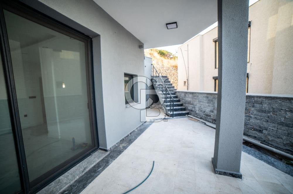 Bodrum Adabükü'nde Bahçeli ve Sıfır Tripleks Villa