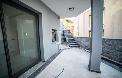 Bodrum Adabükü'nde Bahçeli ve Sıfır Tripleks Villa