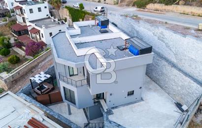 Bodrum Adabükü'nde Bahçeli ve Sıfır Tripleks Villa