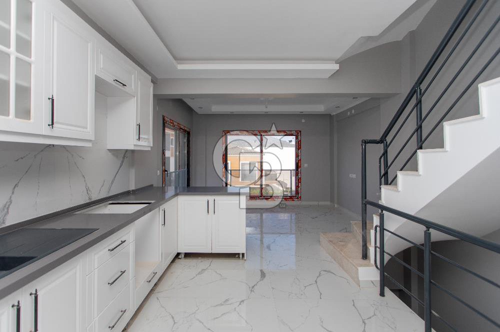 Yenifoça Mustafa Kemal Atatürk Mah. Satılık 4+1 Villa