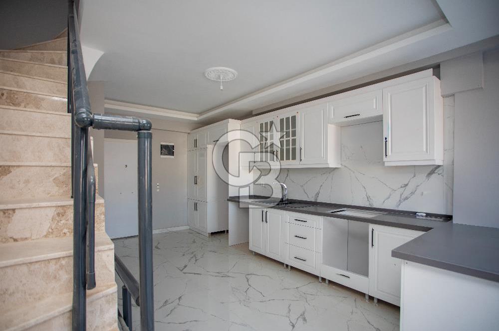 Yenifoça Mustafa Kemal Atatürk Mah. Satılık 4+1 Villa