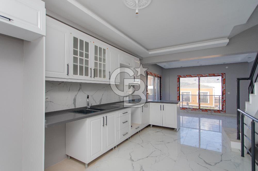 Yenifoça Mustafa Kemal Atatürk Mah. Satılık 4+1 Villa