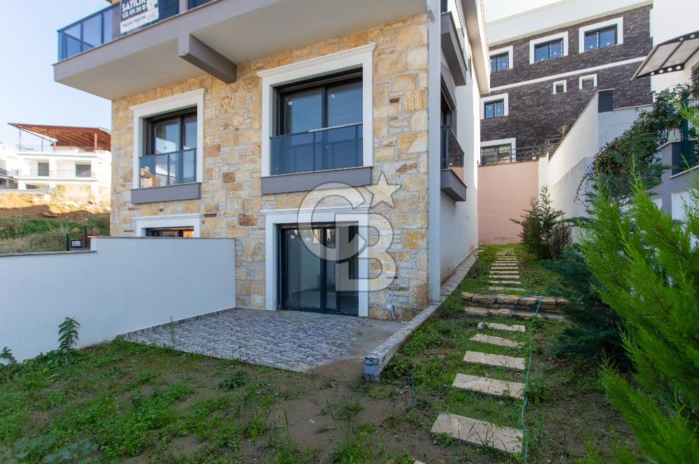 Yenifoça Mustafa Kemal Atatürk Mah. Satılık 4+1 Villa