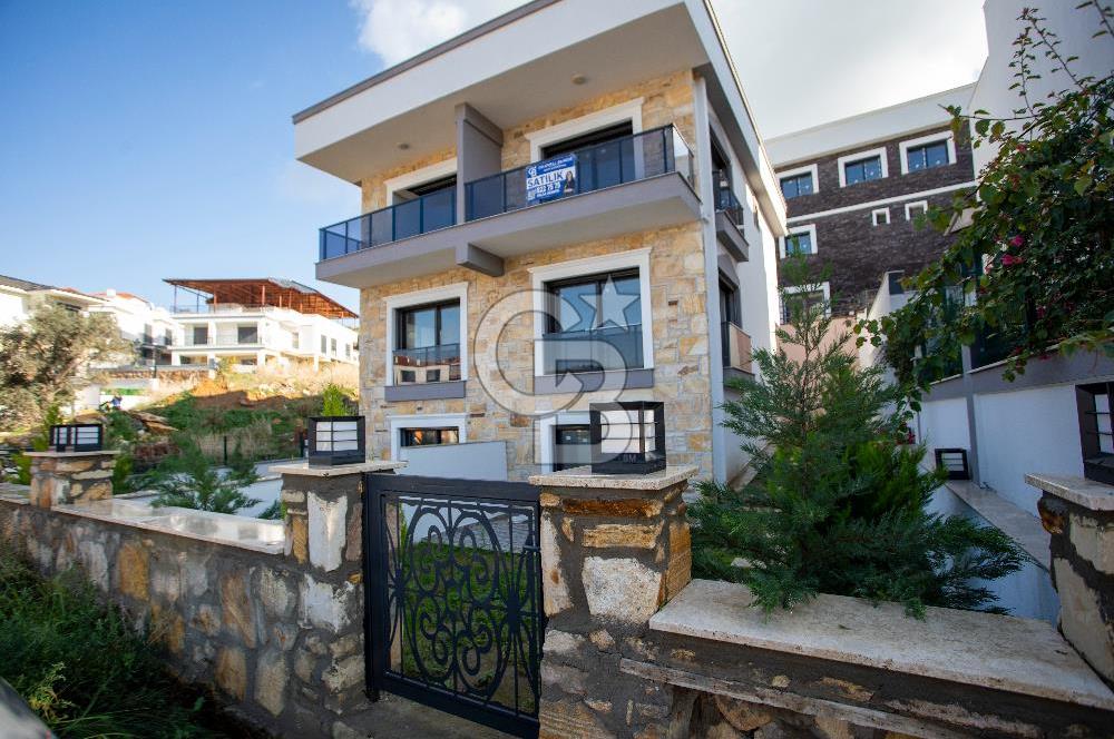 Yenifoça Mustafa Kemal Atatürk Mah. Satılık 4+1 Villa