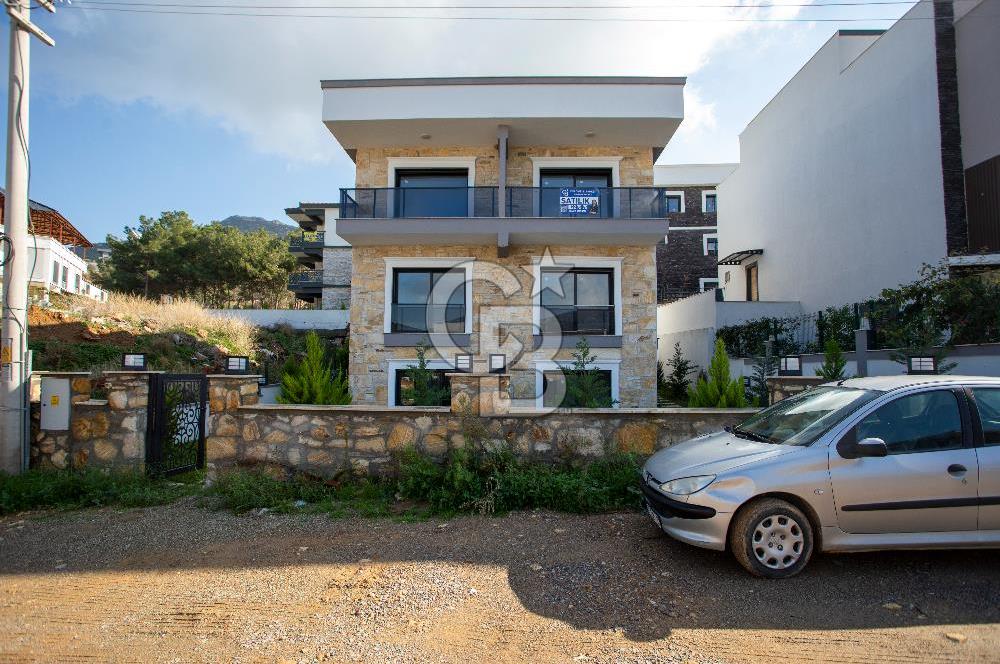 Yenifoça Mustafa Kemal Atatürk Mah. Satılık 4+1 Villa