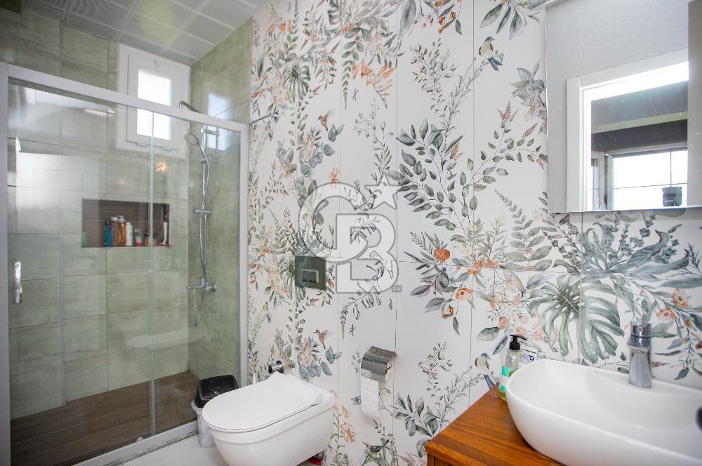 Foça Villalar Bölgesinde Eşyalı Satılık 4+1 Villa