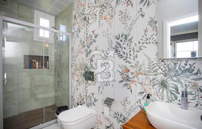 Foça Villalar Bölgesinde Eşyalı Satılık 4+1 Villa