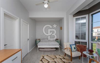 Foça Villalar Bölgesinde Eşyalı Satılık 4+1 Villa