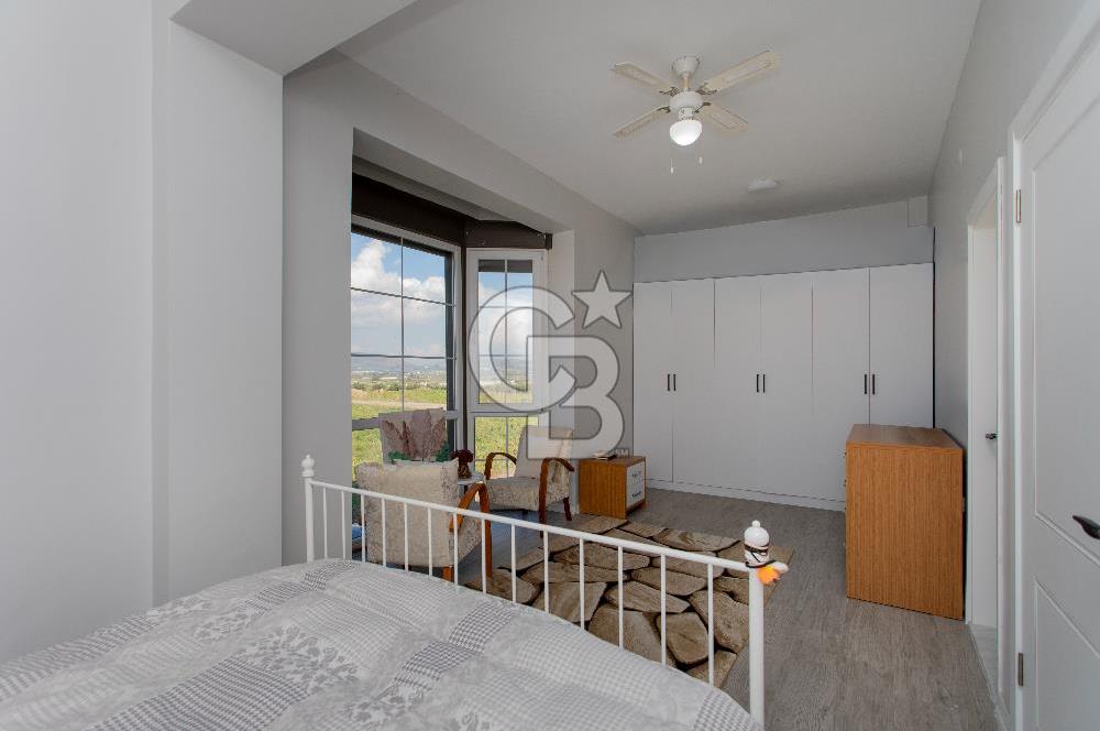 Foça Villalar Bölgesinde Eşyalı Satılık 4+1 Villa