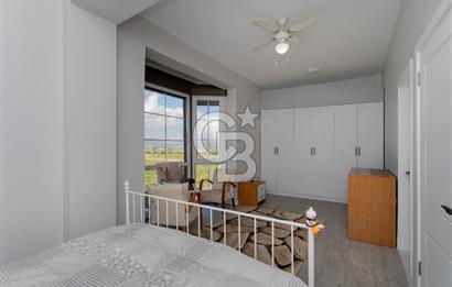 Foça Villalar Bölgesinde Eşyalı Satılık 4+1 Villa