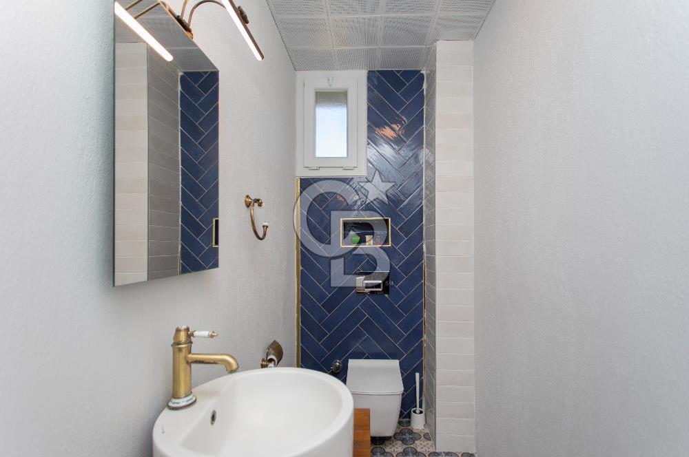 Foça Villalar Bölgesinde Eşyalı Satılık 4+1 Villa